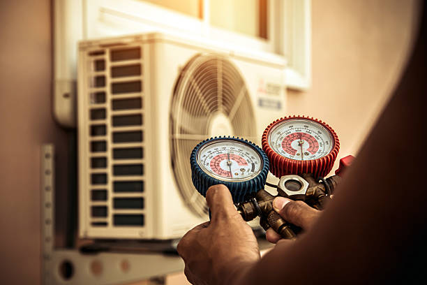 Professional Hvac technician working in Texas City, TX